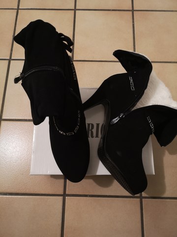 Bottines fourrées neuves pointure 40,