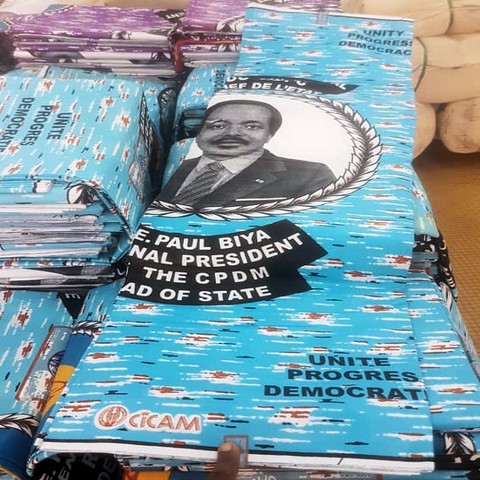 Tissu pagne wax africain bleu, RDPC, Paul Biya, Cameroun,  La ferme de Léo, ventes solidaires, Djankawax,