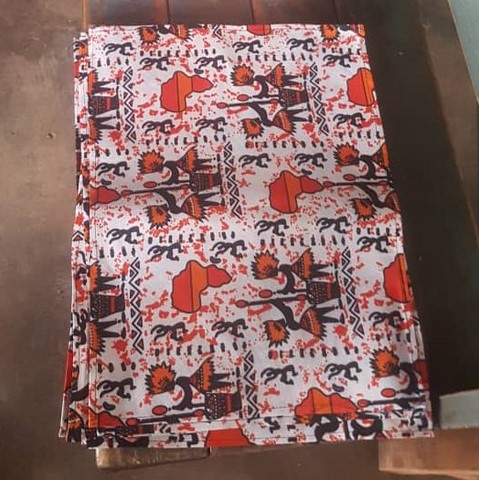 Tablecloth set + napkins in wax loincloth fabric,