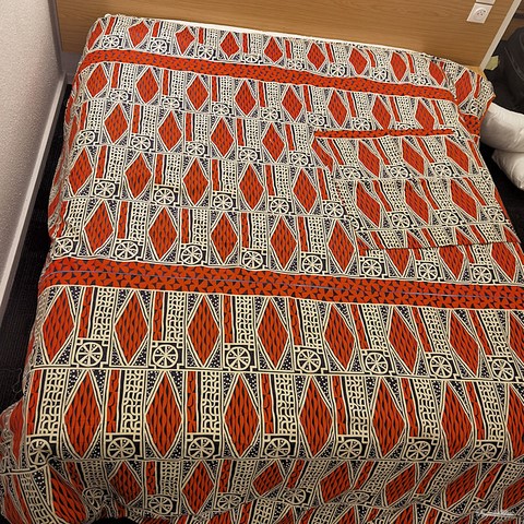 Reversible duvet + pillowcases in wax loincloth fabric,