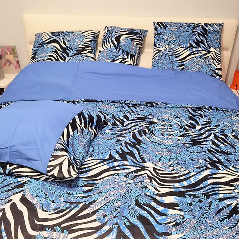 Reversible duvet + pillowcases in wax loincloth fabric