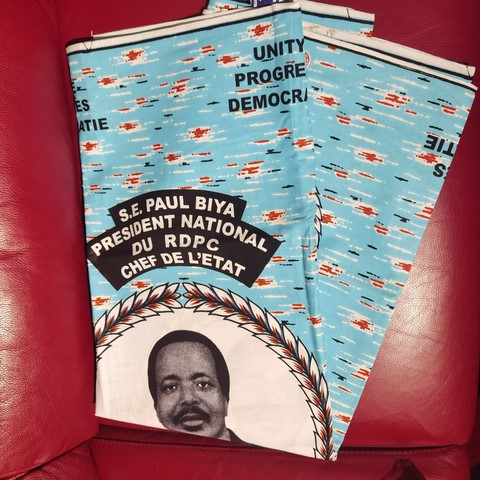 Tissu pagne wax africain bleu, RDPC, Paul Biya, Cameroun,  La ferme de Léo, ventes solidaires,
