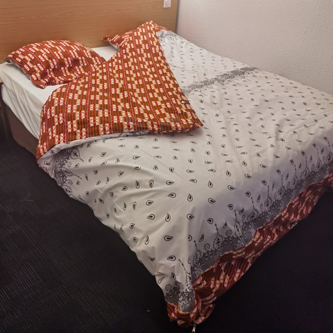 Parure housse de couette réversible + taies