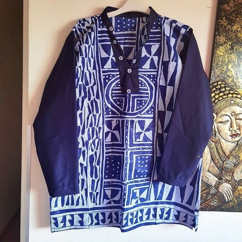 Tunique homme en tissu Ndop du Cameroun