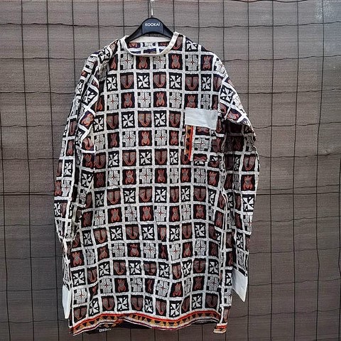 Tunique homme en tissu Ndop du Cameroun