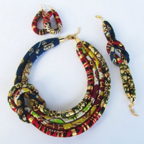 Necklace + bracelet + earrings in wax fabric,