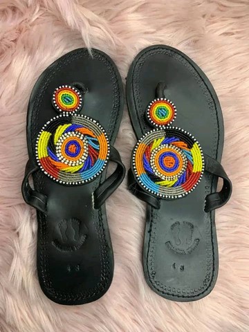 Sandales, mules artinat africain du Cameroun, 