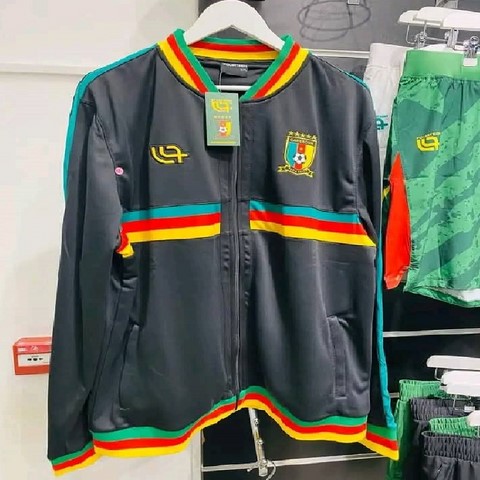 nsemble Veste + pantalon Football Cameroun, Can, Caf, Afrique, noir, One, pays africains, + Pants Set, Football, Cameroun, Soccer, Africa, Cameroon,Lions indomptables,