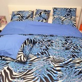 Reversible duvet + pillowcases in wax loincloth fabric